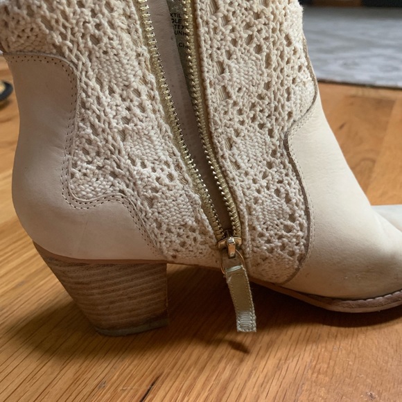 Anthropologie Miss Albright Cream Lace Booties - Picture 3 of 7